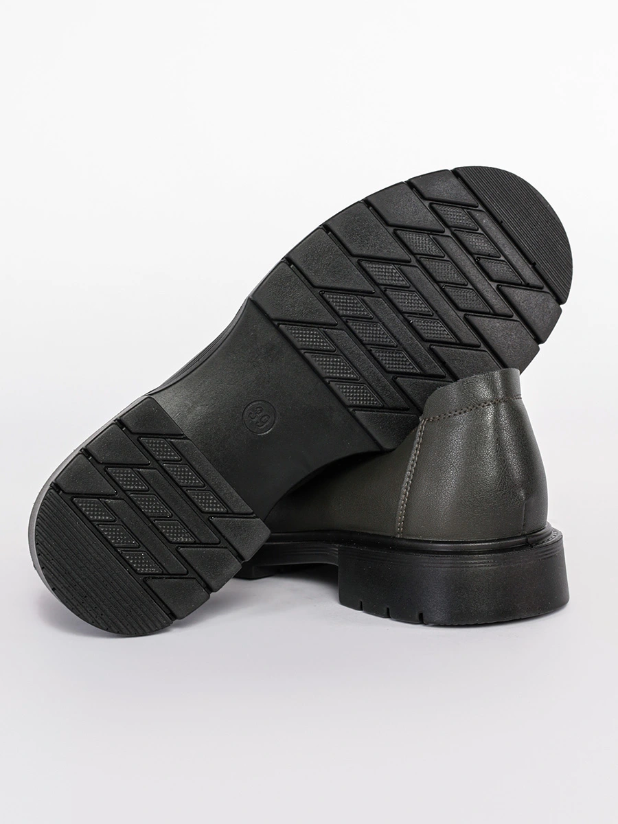 Лоферы темно-серого цвета на низком каблуке